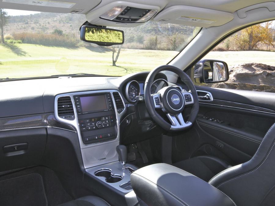  Jeep Grand Cherokee SRT8 2012 года  (ZA) (фото 2 из 4)